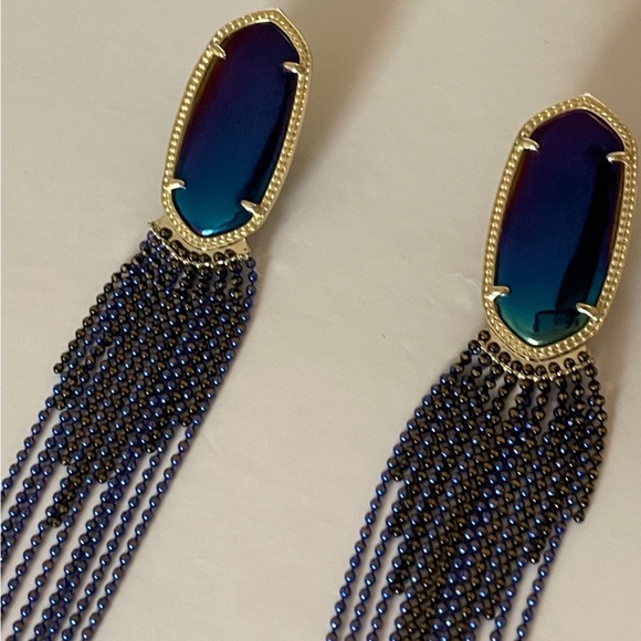 Kendra Scott Amy Earrings - Picture 4 of 5